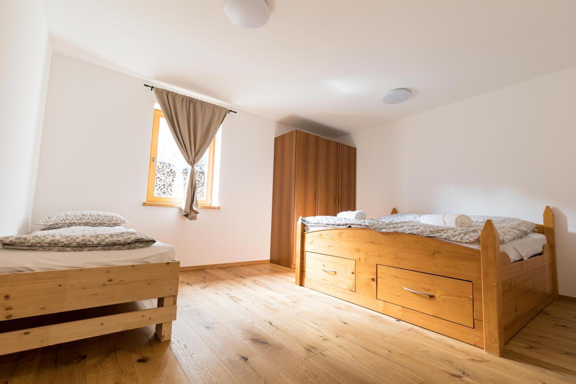 Larch House Apartment *