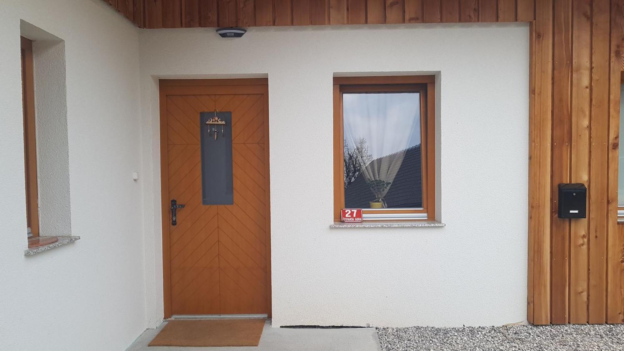 Larch House Apartment *